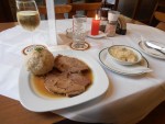 Schweinsbraten mit Knödel und Kraut