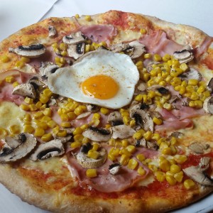 Pizza Rusticana (nach eigenen Wünschen etwas abgeändert)
