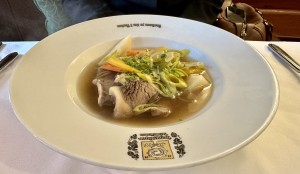 Tafelspitz, ein Gedicht. Dünner und feiner als im Rindfleischtempel, reichlich Suppe, die ...