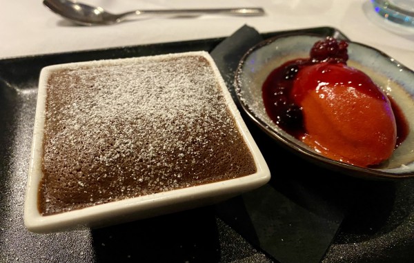 Flüssiger Schoko-Kuchen mit Beerensorbet - Schoki-Glück 😀 - Duspara - Wien