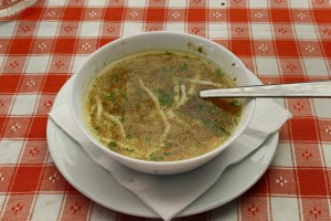 Markthütte - Nudelsuppe - kräftig und bodenständig (besser als in so manch ... - Markthütte - Wien