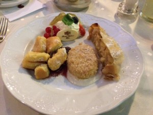Altwiener Schmankerlreise: Dessertvariation bestehend aus Kaiserschmarrn, ... - Restaurant Stefanie - Wien