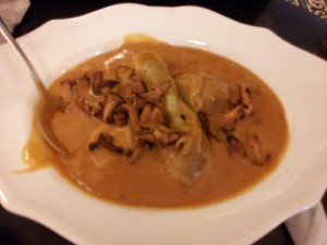 Sehr gutes Coq au Vin blanc  mit Eierschwammerl (leider unscharfes Handyfoto) - Beaulieu - Wien