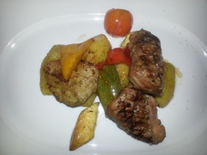 Filetsteak mit Rosmarinkartoffeln und gegrilltem Gemüse - Babenbergerhof - MÖDLING