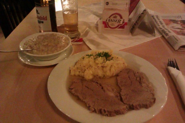 G'kochts Rindfleisch mit Erdäpfelschmarrn und Sömmikree - Zum Goldenen Löwen - St. Florian