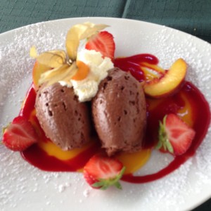 Schokolademousse mit Fruchtspiegel, sehr lecker