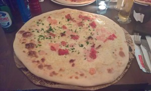 Pizza Gamberetti, (eine weiße) hat geschmeckt