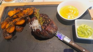 Filet Lady Steak 180g (Rosmarin Kartoffel, Spicy Aioli Sauce, Kräuterbutter) - Calouba - Thalgau
