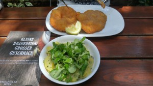 Schnitzel Wiener Art mit Erdaepfel-Vogerlsalat - Figls - Wien