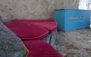 da kann man ganz gemütlich unter alten Bäumen sein Eis schlecken...... - Strandcafe Dürnstein - Eissalon an der Donaupromenade - Dürnstein