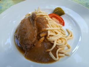 Rindsroulade mit handgemachten Nudeln - kleine Portion - Hawlik´s Schlemmereck - Bad Vöslau