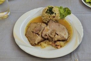 Badener Eck - Schweinsbraten - absolut köstlich, das Ganze auch recht "retro" - Badener Eck - Baden