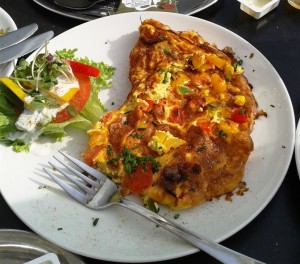 Ströck - Gemüseomlette aus 3 Eiern (€ 4,90)