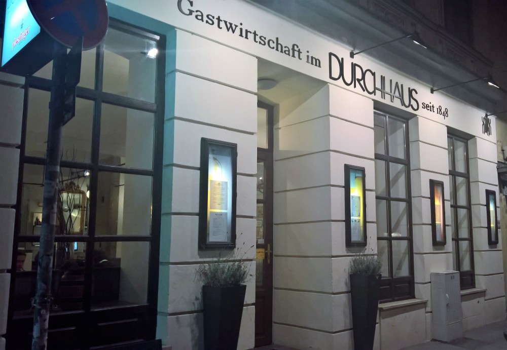 Jetzt ein "Durchhaus" früher einmal Kristians Monastiri - Gastwirtschaft im Durchhaus - Wien