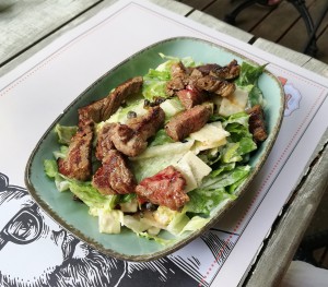 Salat mit Rinderfilet - Salettl im alten AKH - Wien