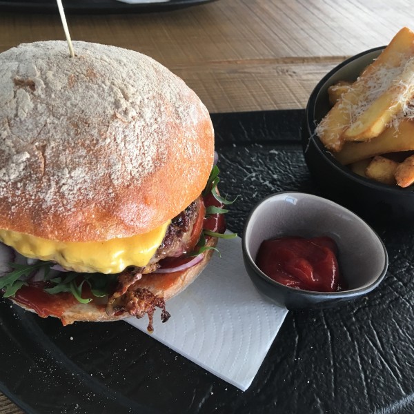 Prassers Deluxe Burger mit Steak Fries - Prassers - Tillmitsch