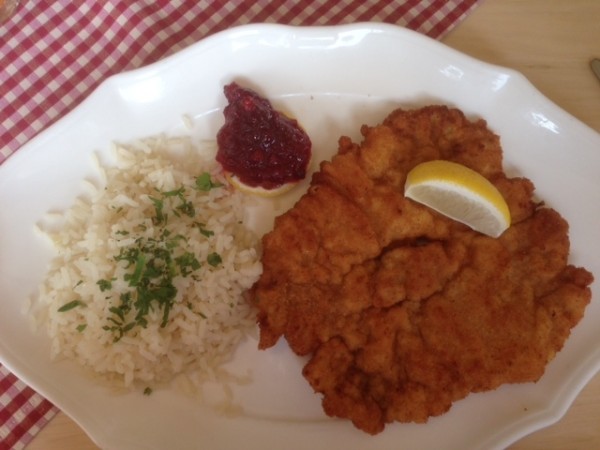 Schweinsschnitzel Wiener Art mit Reis - Reschenwirt - Altmünster