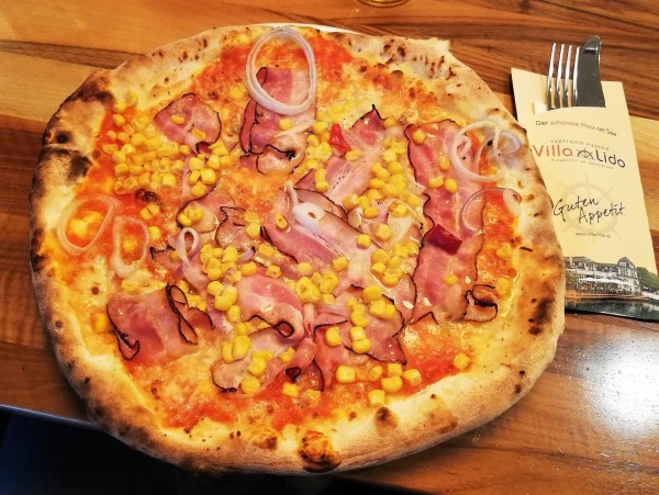 Pizza Rustica, sehr gelungen. Für eine Lokalbewertung reichts mir nicht, ... - Villa Lido - Klagenfurt