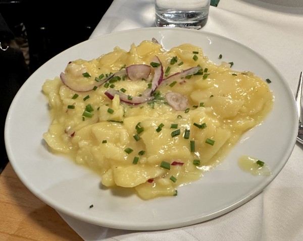 Erdäpfelsalat. Brav, aber halt nur brav. - Kupferdachl - Zum Leupold - Wien