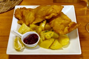 Gasthaus Gamshöhe - Schweinsschnitzel, die Erdäpfel trieften vor Fett, ... - Gasthaus Gamshöhe - Bisamberg