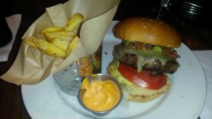 Fiesta Burger mit Pommes - Hard Rock Cafe - Wien