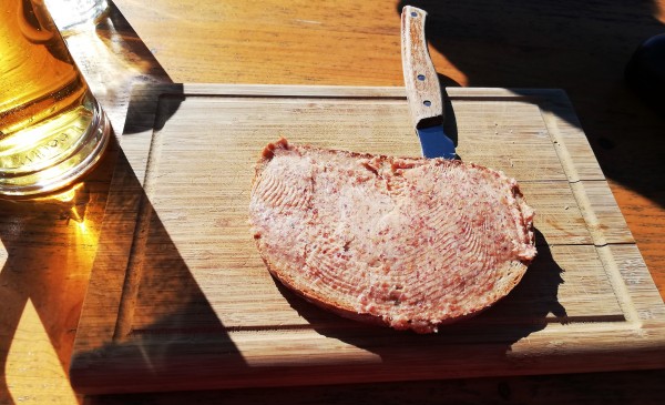 Verhackertes Brot, gschmackig! - Fischerhütte - Puchberg am Schneeberg