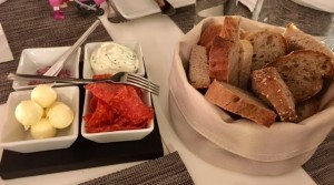 Gedeck (Brot, Chorizo, Aufstrich) - Weinlokal Weritas Wagram - Kirchberg am Wagram