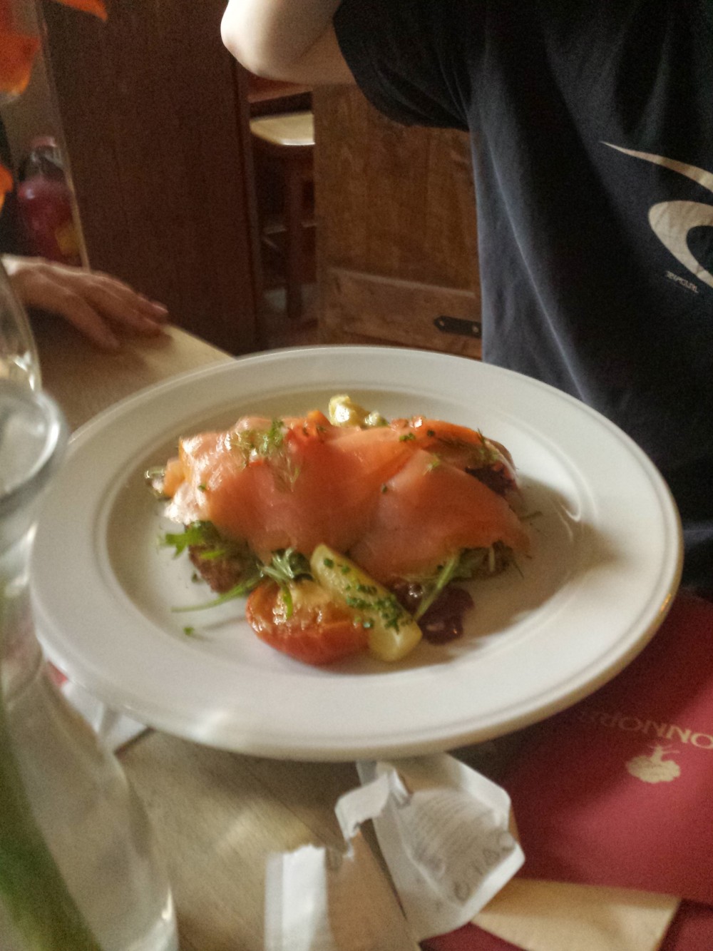 Räucherlachs Sandwich auf hausgemachtem Brot 
mit Dillmayonnaise und grünem ... - O'Connors Old Oak - Wien