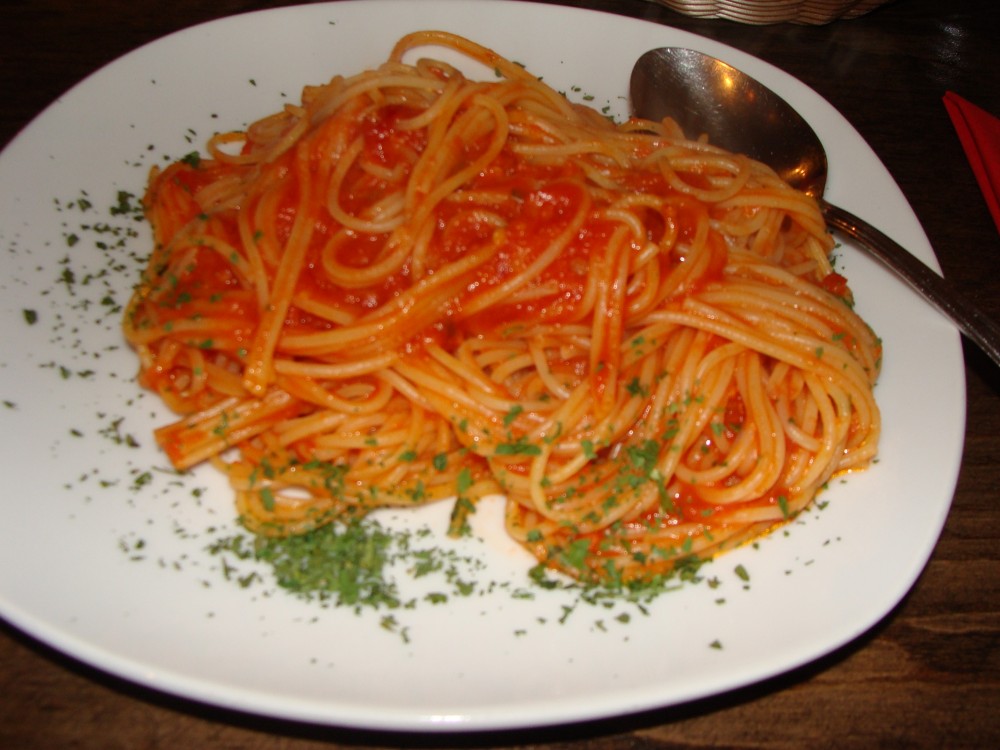 Spaghetti all' Arrabbiata. - Piccola Bella Napoli - Bregenz
