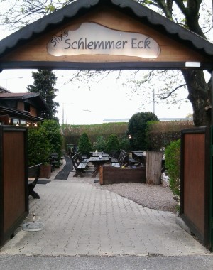 Stix Schlemmer Eck Eingang zum Garten