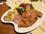 Gebackenes Putenschnitzerl "Steirisch" mit Erdäpfel-Vogerlsalat - Gasthaus zur alten Press - Graz