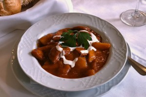 Gmoa Keller - Erdäpfelgulasch - pipifein