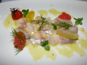 Branzino-Carpaccio mit Zitrusfrüchten