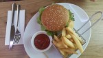 Veggieburger mit hausgemachten Pommes und "amerikanischer Marmelade" ;-) - Amterl Baden - Baden