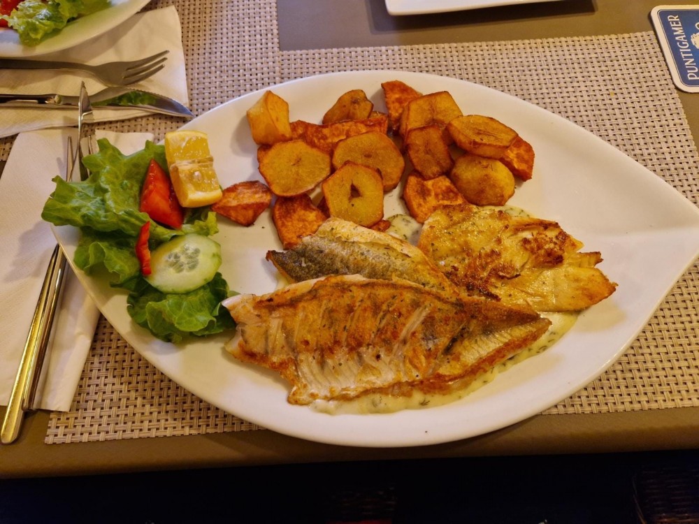 Fischvariation (Goldbrasse, Wolfsbarsch, Zander) - Pizzeria Valentino - Berndorf