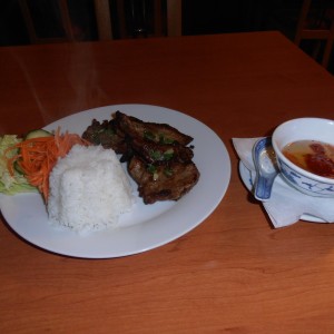 Gegrillte Schweinskoteletts mit Reis und Fischsauce - MINH KHIEM / Vietnamese Food - Wien