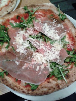 Pizzeria Angolo 22 - Pizza &#039;Angolo 22&#039; (€ 12,90)
