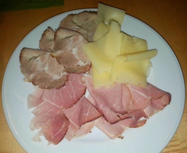 Bauernschinken, Schweinsbraten, Emmentaler - Heuriger Rumpler - St.Veit