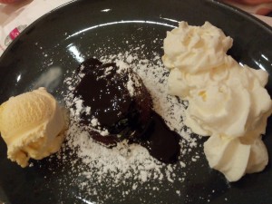 Schokosoufflé mit Vanilleeis - Restaurant Heurigenstube - Hinterglemm
