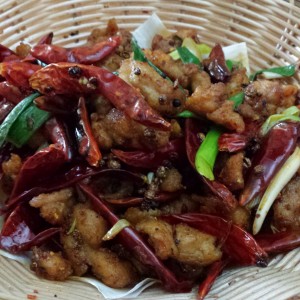 "Chong Qing La Zi Ji". Eher frittiertes Hühnerfleisch, trocken. Naja - Chinakitchen no.27 - Wien