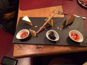 Dreierlei Käse mit chutneys - die tischlerei - Schladming