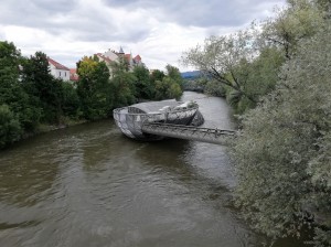 Sowas haben wir in Wien leider nicht, wäre doch was für den Donaukanal..... :-)) - Insel Cafe - Murinsel Graz - Graz