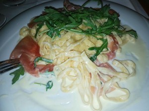 Tagliatelle mit Prosciutto a la crema und Rucola - Osteria Dal Toscano - Wien