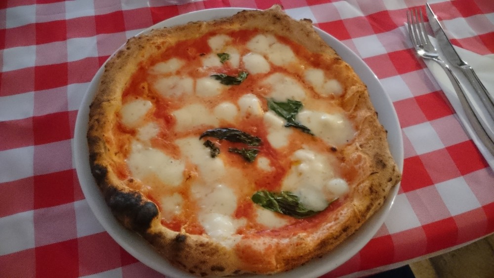Pizza Bufalina - Pizzeria Pozzuoli - Wien