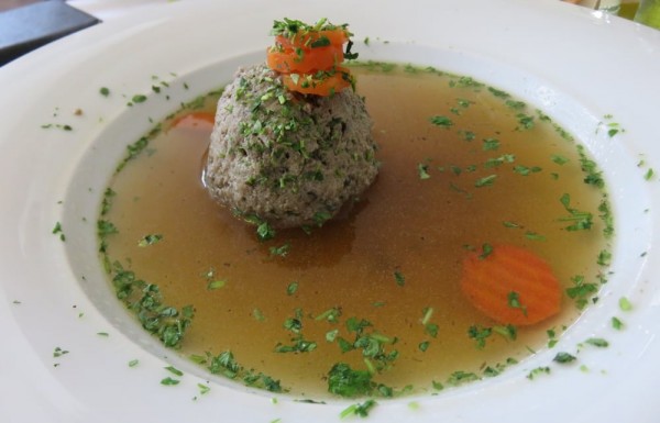 Leberknödelsuppe - Gasthaus Binder - Wien