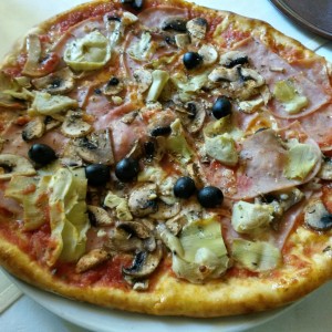 Pizza Capricciosa - Pizzeria Maigret - Graz