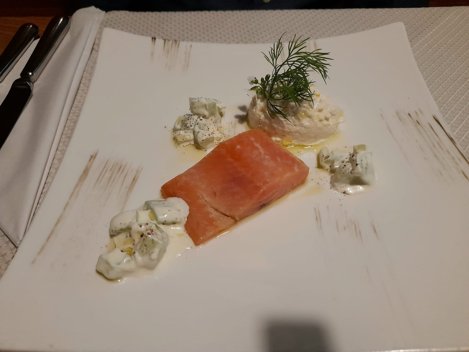 Hausgeräucherter Alpenlachs (Marias Land/Puchberg) mit Rahmgurken und ... - Apfelbauer - MIESENBACH