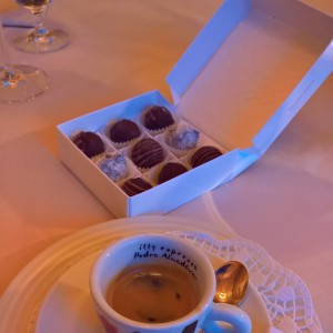 Top Espresso, dazu gab's Schokokugerln im Schachterl. - Lechtaler Stube - Lech am Arlberg