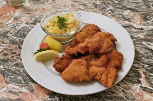 Diglas Schottenstift - Tadelloses Wiener Schnitzel - Cafe Diglas im Schottenstift - Wien