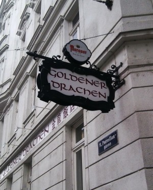 Goldener Drachen Lokalaußenreklame - Goldener Drachen - Wien